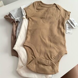 Old Navy - 5 Neutral Body Tees